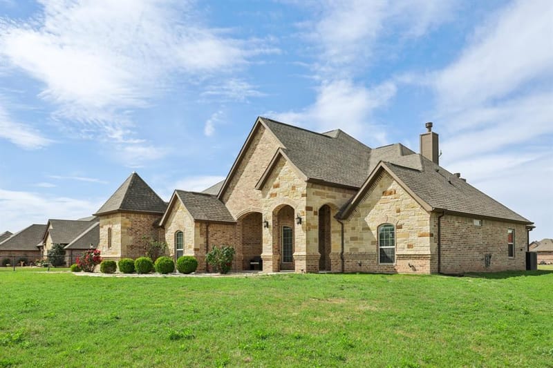 1020 Jesse James Lane, Springtown TX 76082 - Photo 5