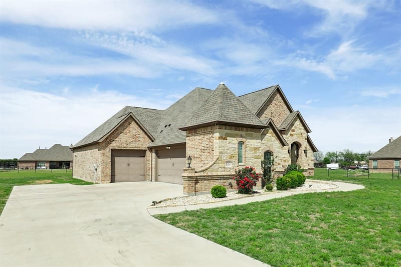1020 Jesse James Lane, Springtown TX 76082 - Photo 4