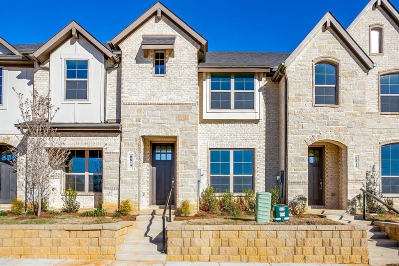 6916 Yellow Hammer Way, Arlington TX 76001 - Photo 2