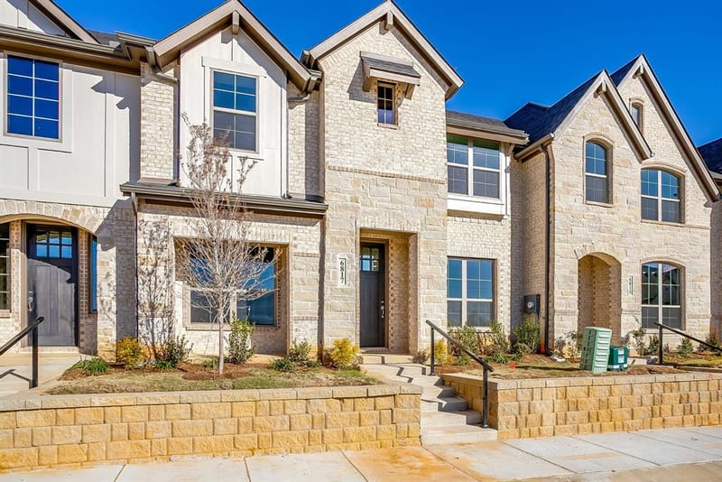 6916 Yellow Hammer Way, Arlington TX 76001 - Photo 3