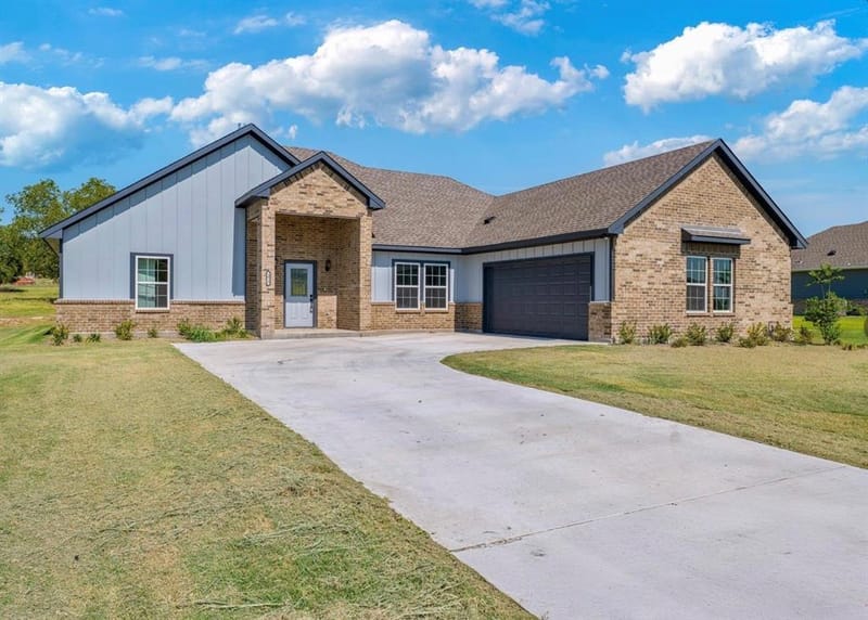 1013 Don Eve Court, Azle TX 76020