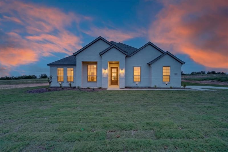 504 Clifton Court, Springtown TX 76082 - Photo 2