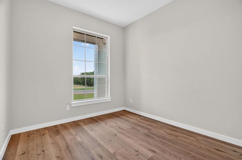 504 Clifton Court, Springtown TX 76082 - Photo 6