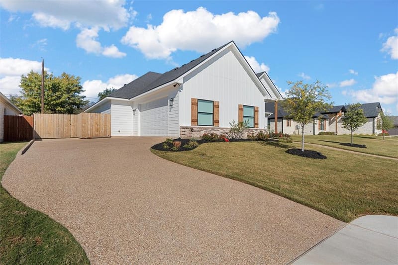 905 Day Star Drive, Hewitt TX 76643