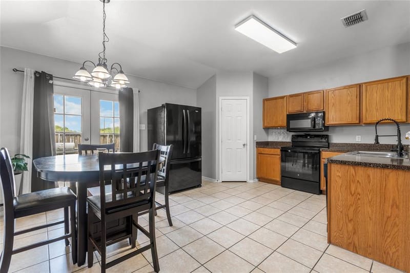 1225 Glencoe Drive, Glenn Heights TX 75154 - Photo 9