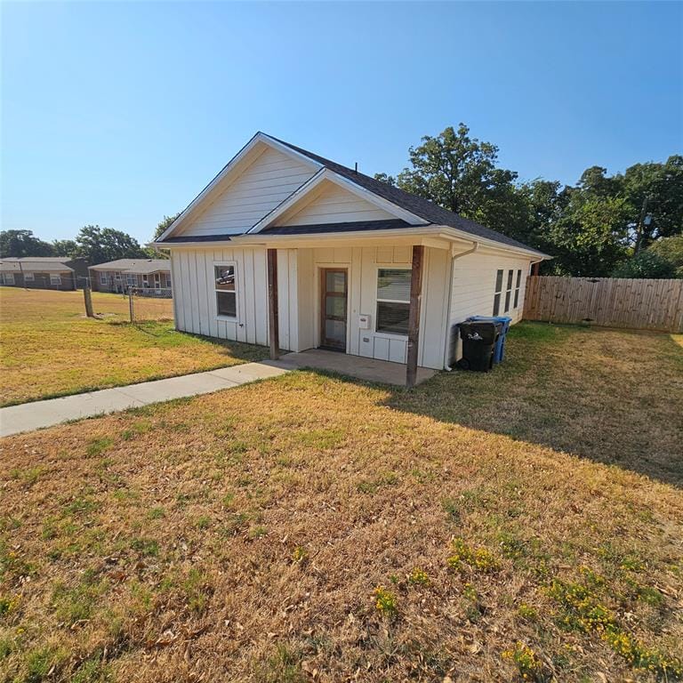 730 E Woodard Street, Denison TX 75021 - Photo 2