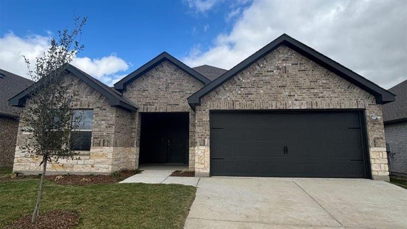 1006 Barton Drive, Ennis TX 75119