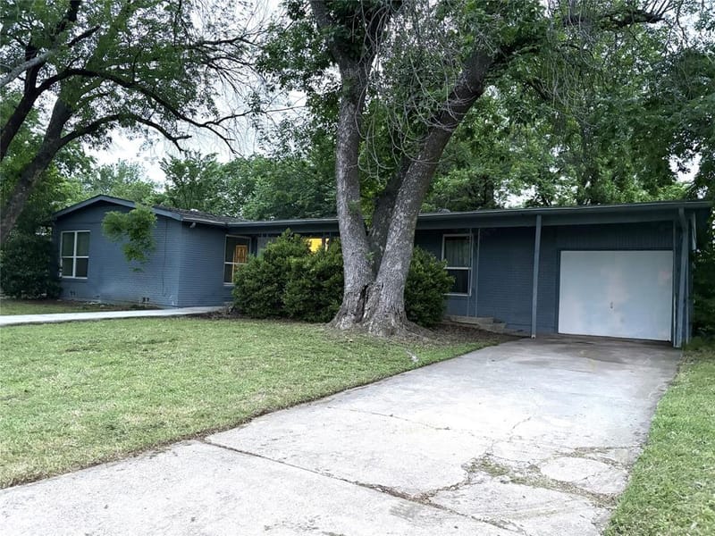 2829 Cecil Drive, Richland Hills TX 76118 - Photo 2