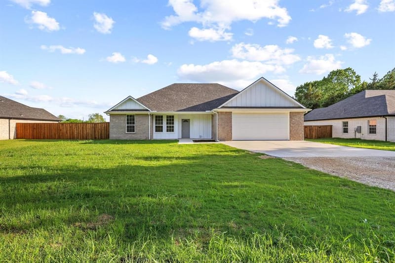 903 W Cardinal Street, Ector TX 75439