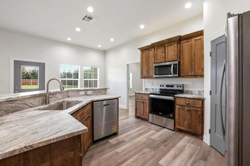 903 W Cardinal Street, Ector TX 75439 - Photo 8