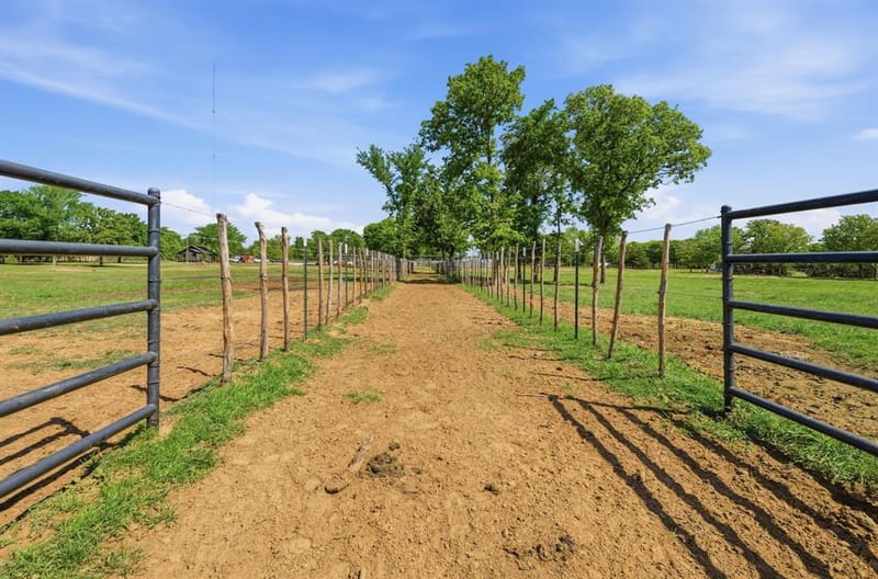 10642 Fm 902, Collinsville TX 76233 - Photo 34