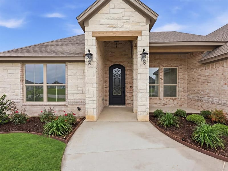 11605 Caracal Drive, Godley TX 76044 - Photo 2
