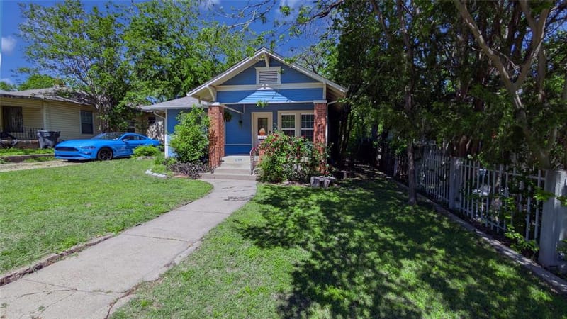 704 Cameron Avenue, Dallas TX 75223 - Photo 2