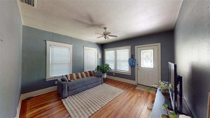 704 Cameron Avenue, Dallas TX 75223 - Photo 4