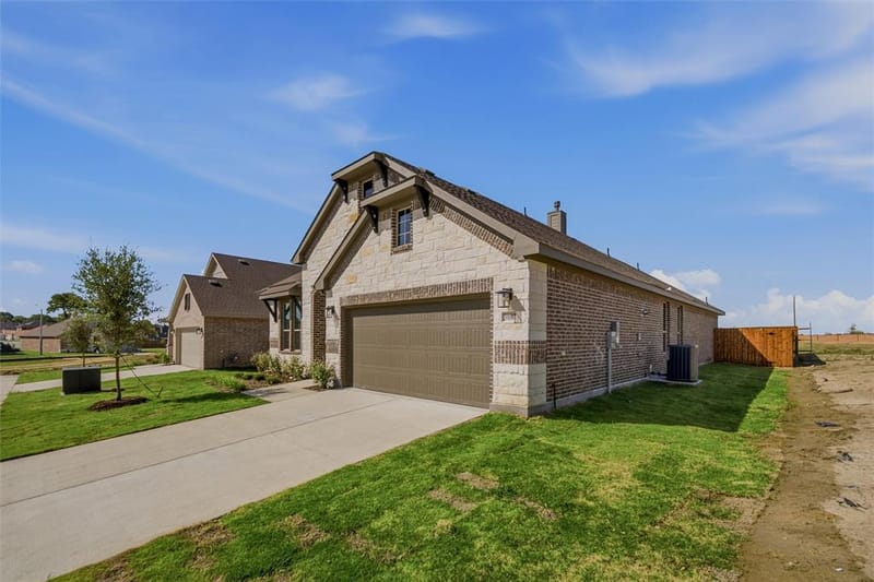 3007 Leopard Lane, Ennis TX 75119 - Photo 3
