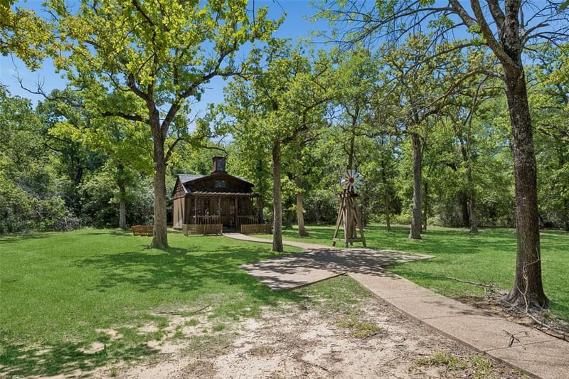 385 Meadow View Drive, Argyle TX 76226 - Photo 35