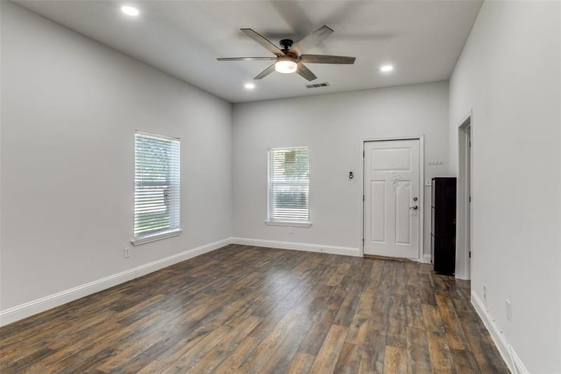 2323 Stoneman Street, Dallas TX 75215 - Photo 10