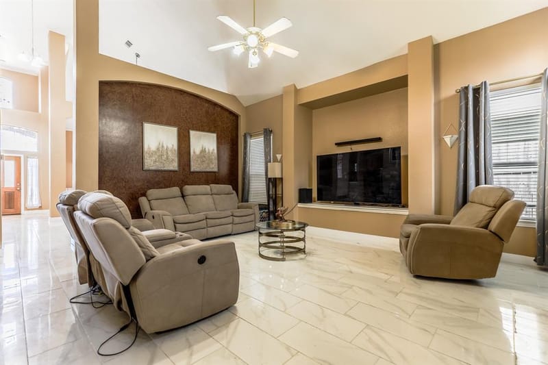 611 Laura Lane, Grand Prairie TX 75052 - Photo 11