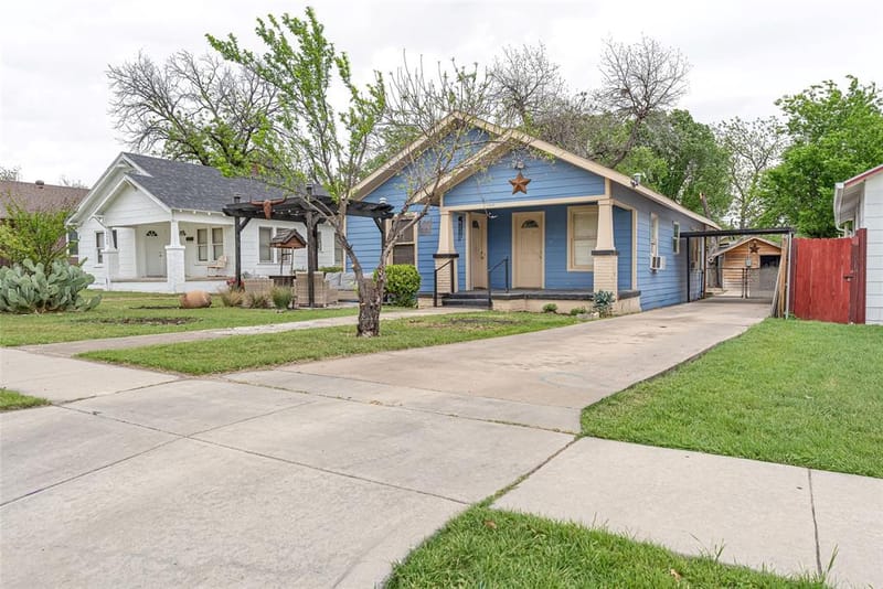 2218 Lincoln Avenue, Fort Worth TX 76164 - Photo 2