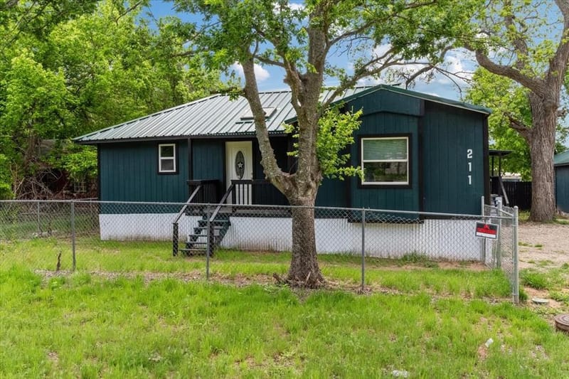 211 Kickapoo Trail, Weatherford TX 76087 - Photo 3