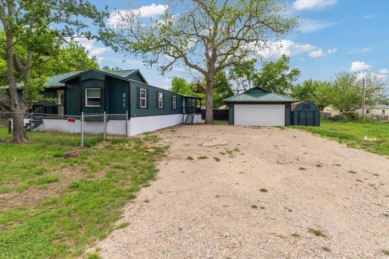 211 Kickapoo Trail, Weatherford TX 76087 - Photo 35