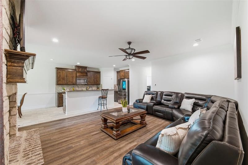 2501 Bunker Hill Drive, Burleson TX 76028 - Photo 9