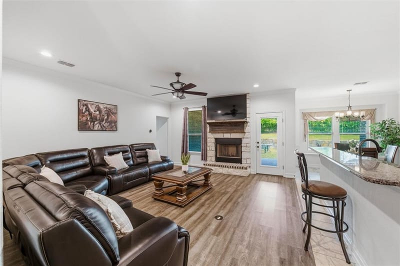 2501 Bunker Hill Drive, Burleson TX 76028 - Photo 8