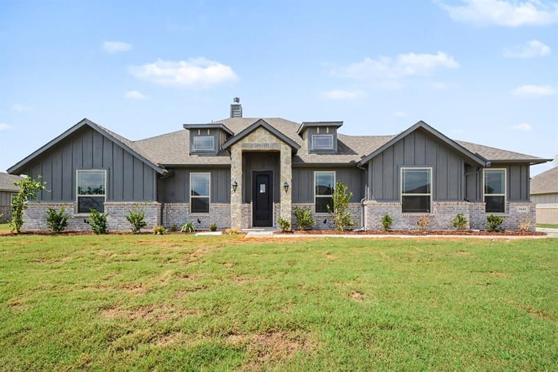 7421 Stonehenge, Sanger TX 76266 - Photo 2