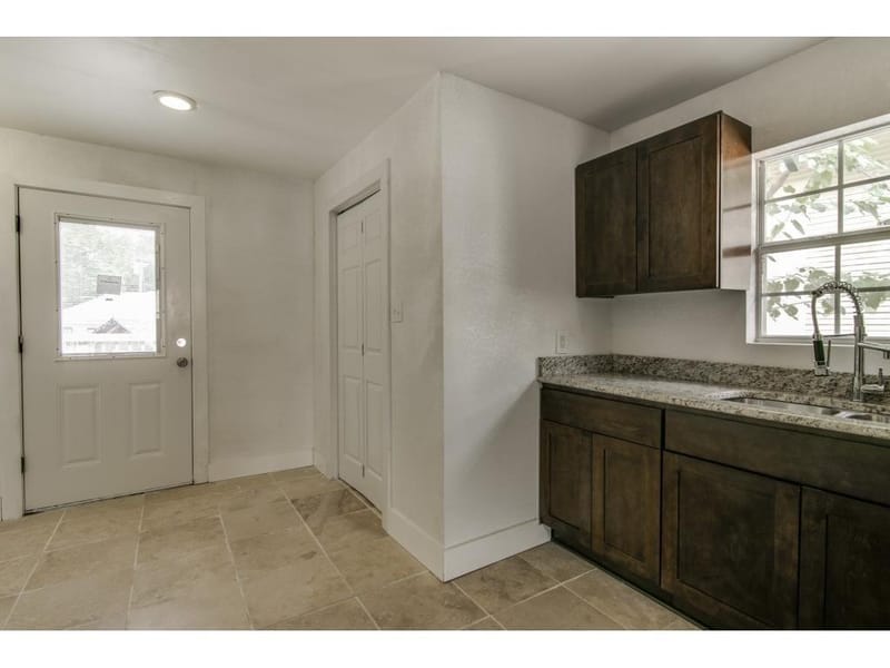 126 Neches, Dallas TX 75208 - Photo 9