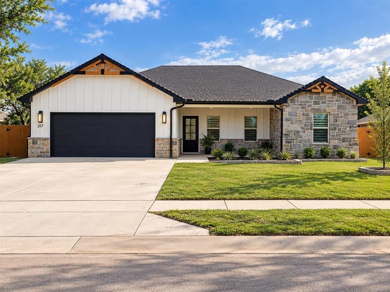 317 Lakeview Drive, Alvarado TX 76009 - Photo 2