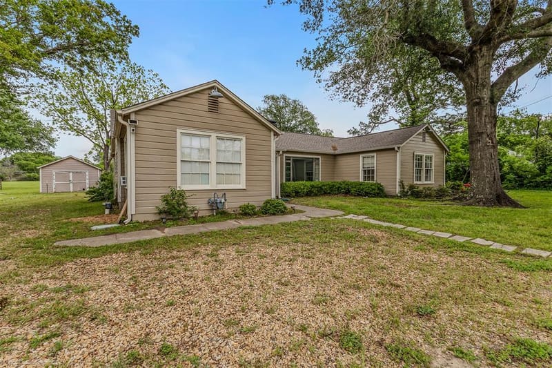 914 Griffith Avenue, Terrell TX 75160 - Photo 2