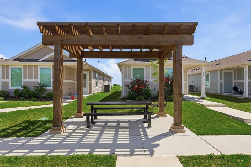 454 Eagle Wind Way, Ferris TX 75125