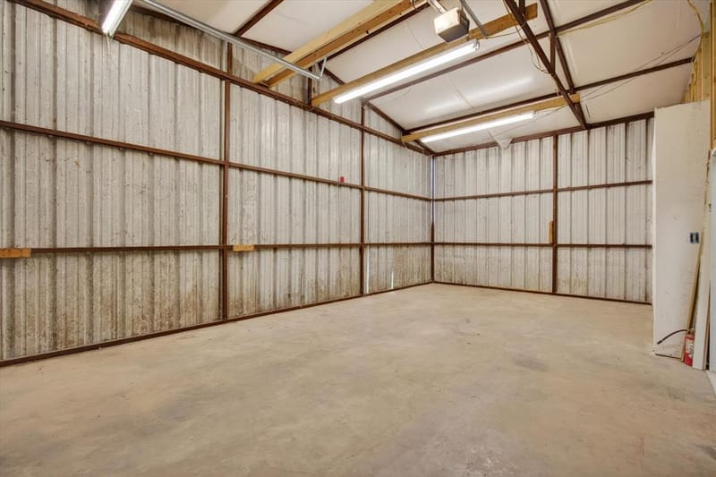 721 Comanche Cove Drive, Granbury TX 76048 - Photo 27