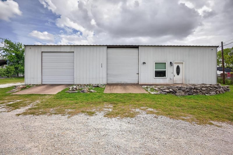 721 Comanche Cove Drive, Granbury TX 76048 - Photo 6