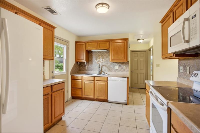 721 Comanche Cove Drive, Granbury TX 76048 - Photo 16