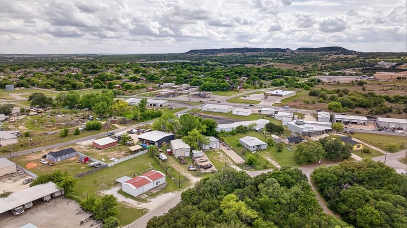 721 Comanche Cove Drive, Granbury TX 76048 - Photo 36