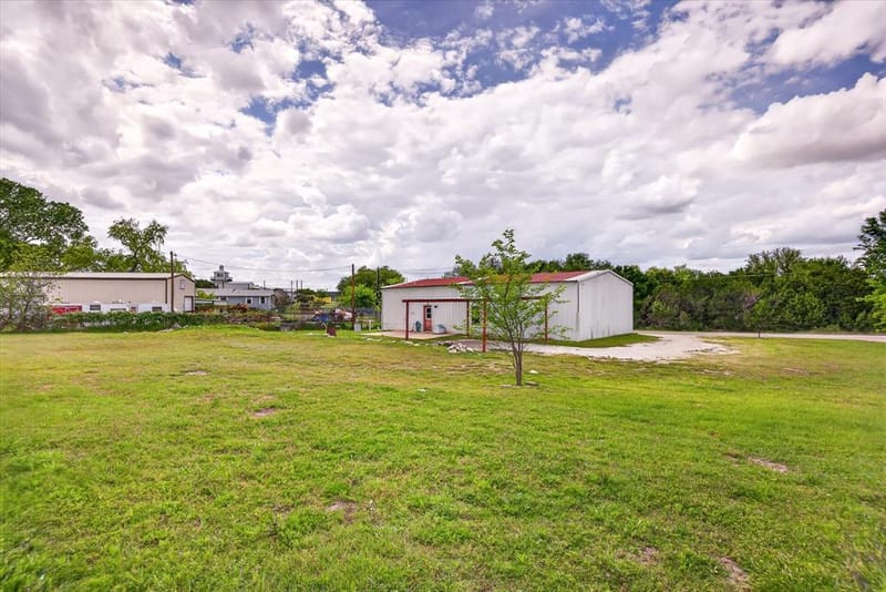 721 Comanche Cove Drive, Granbury TX 76048 - Photo 32
