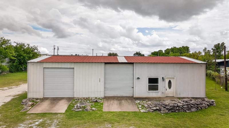 721 Comanche Cove Drive, Granbury TX 76048