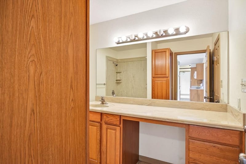 721 Comanche Cove Drive, Granbury TX 76048 - Photo 20