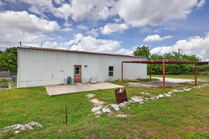 721 Comanche Cove Drive, Granbury TX 76048 - Photo 29