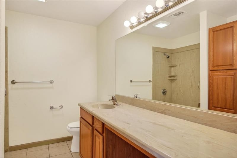 721 Comanche Cove Drive, Granbury TX 76048 - Photo 21