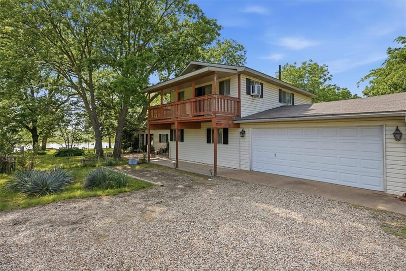 5106 Gibson Court, Granbury TX 76049 - Photo 3
