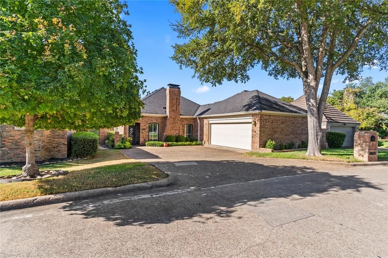 16022 Chalfont Circle, Dallas TX 75248 - Photo 2