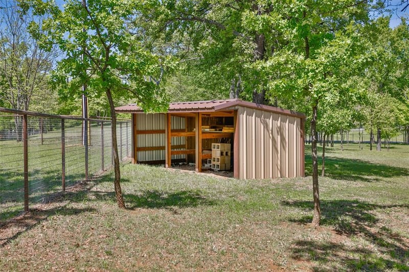 100 Shawnee Trail Road, Whitesboro TX 76273 - Photo 14