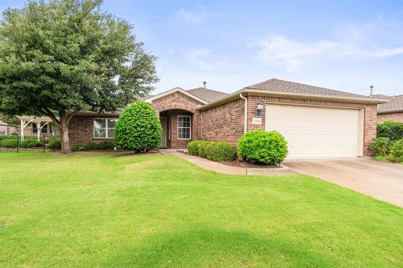 7719 Oakland Hills Lane, Frisco TX 75036 - Photo 2