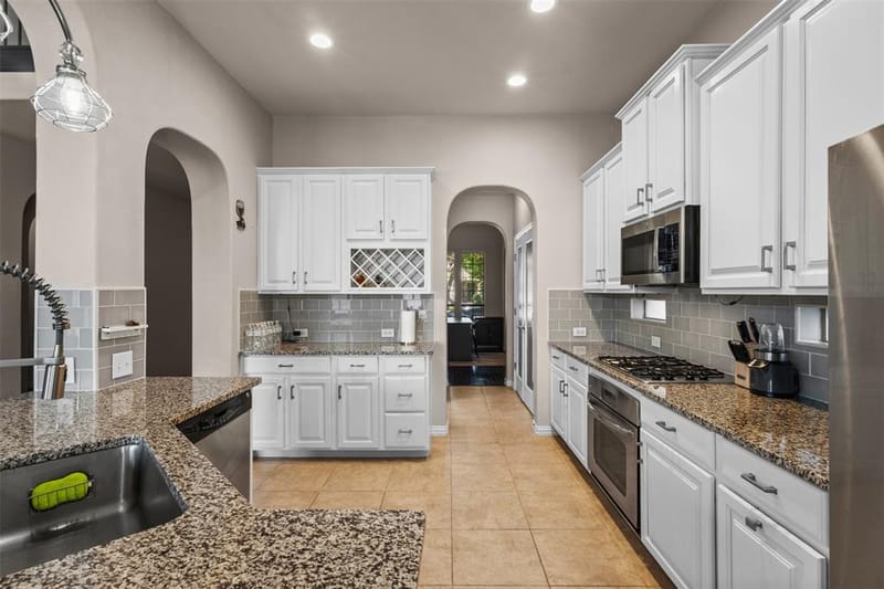 973 Tara Drive, Burleson TX 76028 - Photo 9
