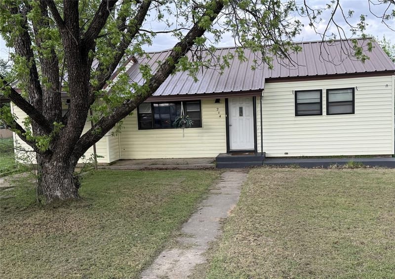 204 Bluffview Drive, Brownwood TX 76801
