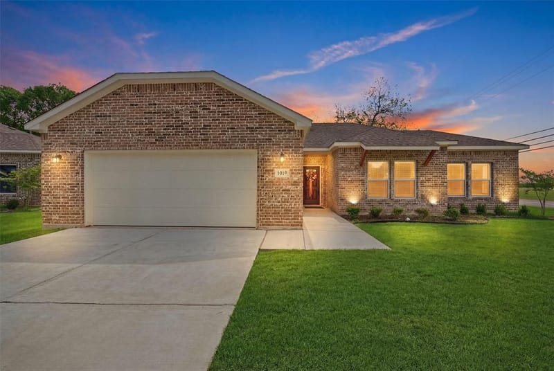 1019 Holiday Drive, Sherman TX 75090 - Photo 2