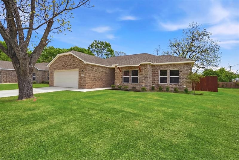 1019 Holiday Drive, Sherman TX 75090 - Photo 4