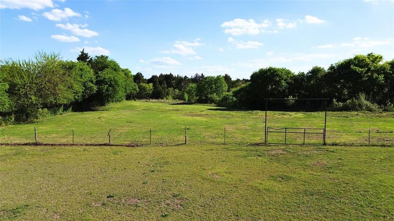 1542 W Reindeer Road, Lancaster TX 75146 - Photo 13
